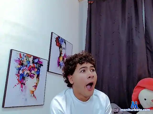 TwinkJuan bongacams performer male