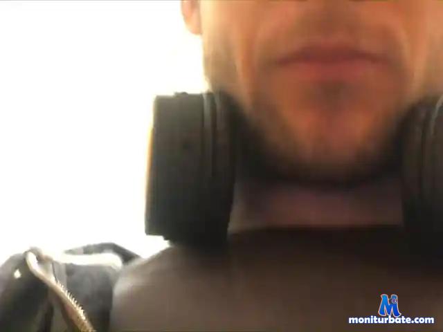 StyleLoneLive bongacams performer male