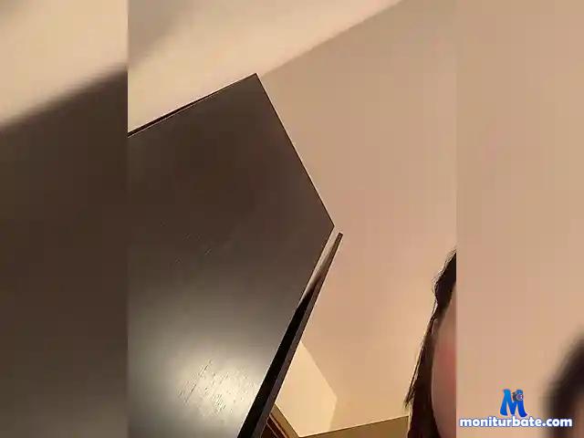 roniroya bongacams performer female