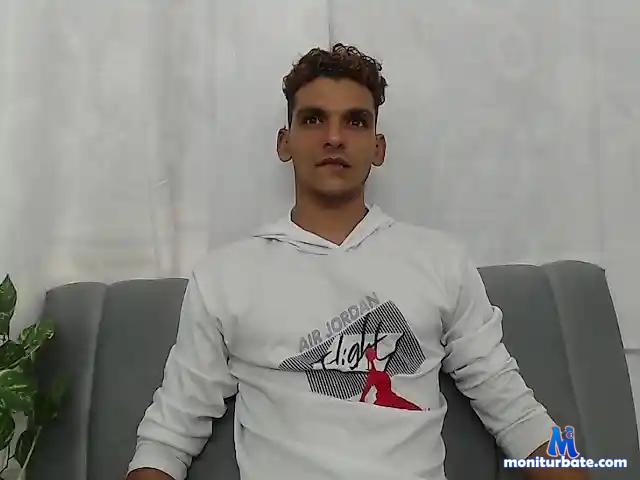 MAX-DYLAN bongacams performer male