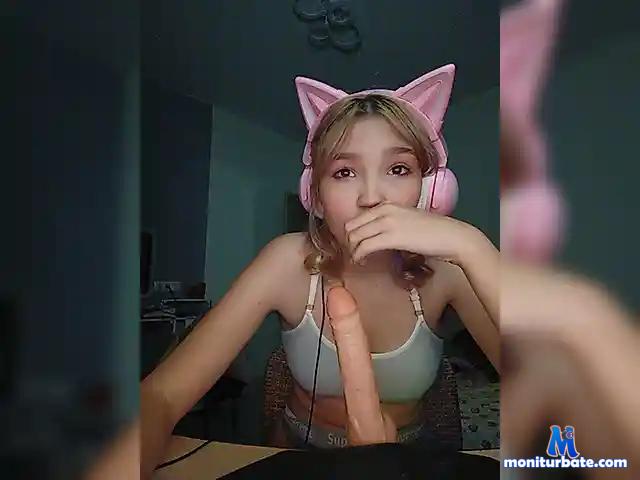 CuteLittle18 bongacams performer female