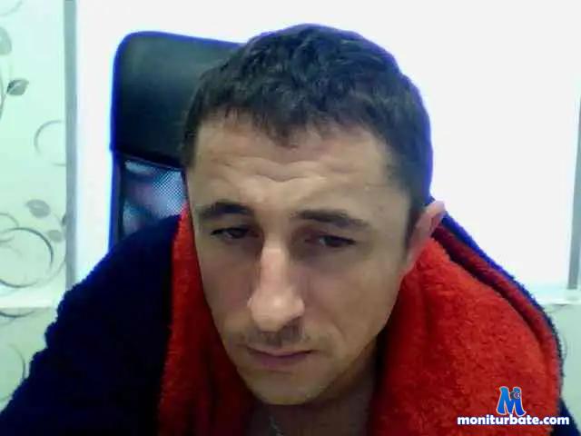 MaxyQRedhot bongacams performer male