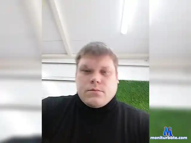 13Cute bongacams performer male