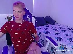 strawbrryboy bongacams live cam performer profile