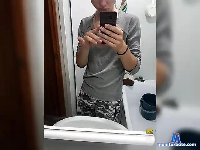 Fallsoft bongacams performer male