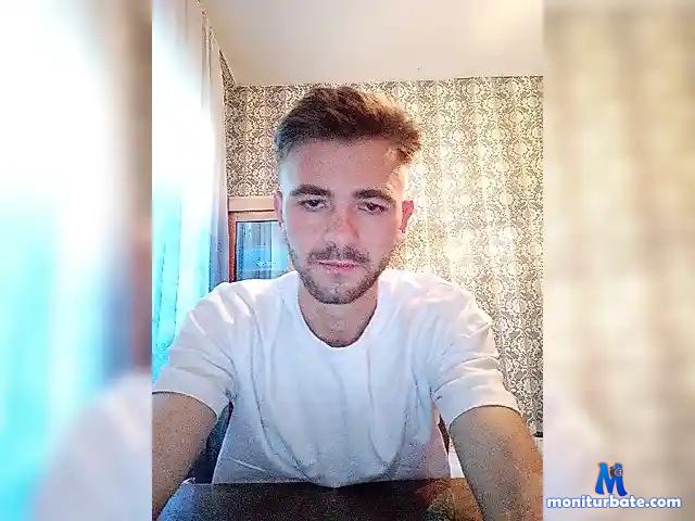 IlyaSNA bongacams performer male
