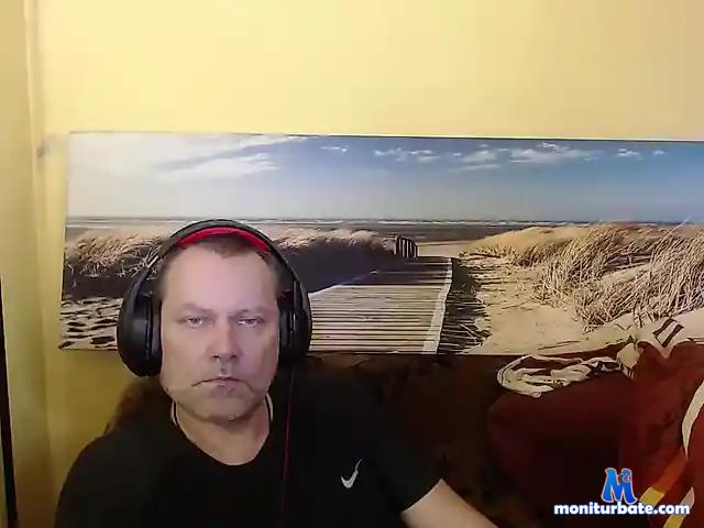 -time bongacams performer male