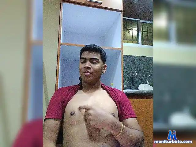 Chrishot12 bongacams performer male