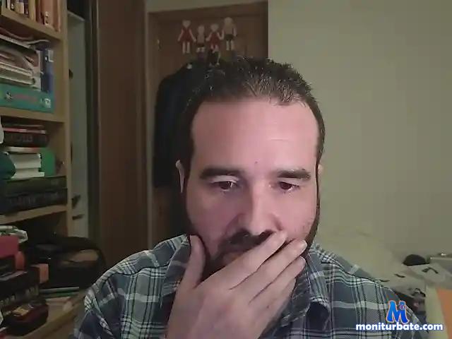 curiosillo-83 bongacams performer male