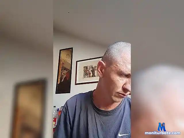 EdwinNude bongacams performer male