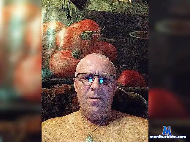 Avanes74 bongacams performer male