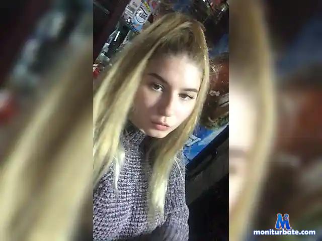 VickiXSun bongacams performer female