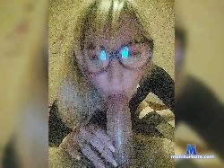 D-V-O-E-1 bongacams live cam performer profile