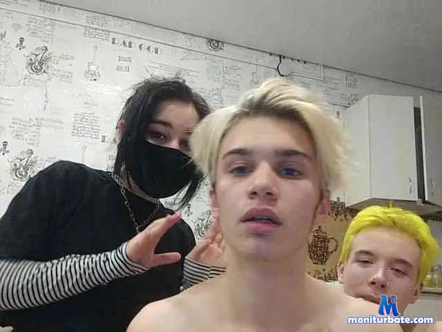 Yellowgreen22 bongacams performer male