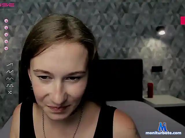 karolinaloves bongacams performer female