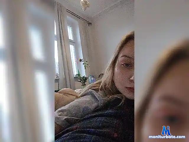 DeborahNiks bongacams performer female