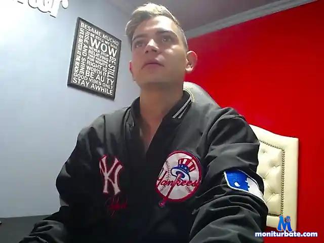 aaron-66 bongacams performer male