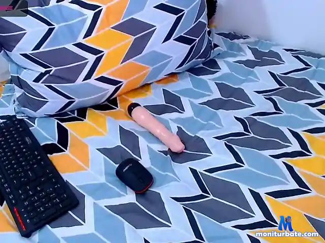 AronSweet bongacams performer male
