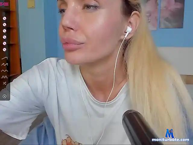 SweetBuns bongacams performer female