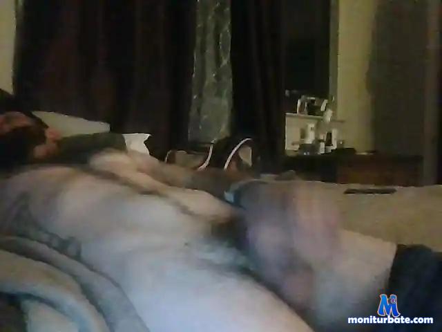 moneyoverpuss bongacams performer male