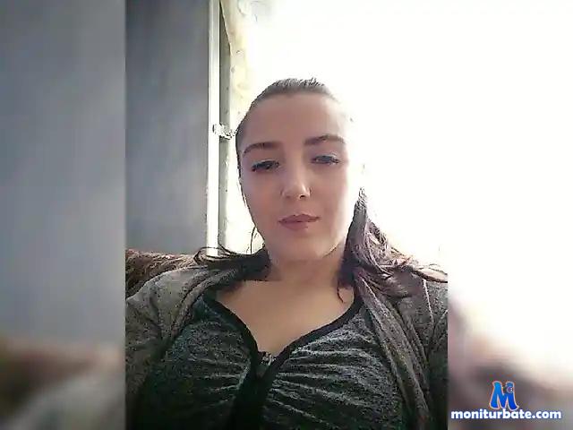 KiraSweetchi bongacams performer female
