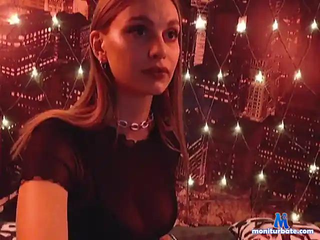 Queenstrelias bongacams performer female