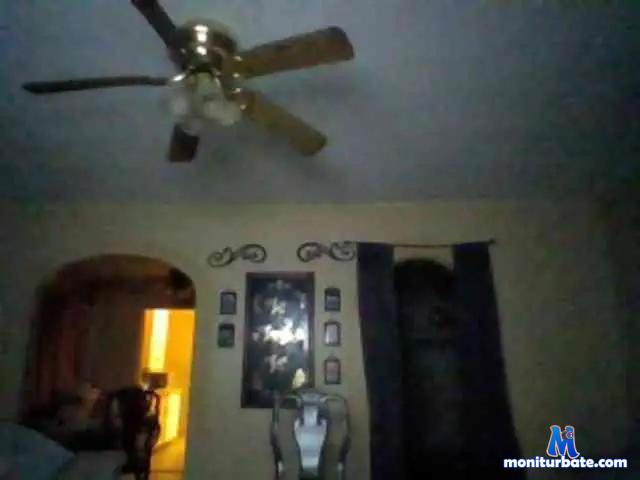 KneeKnocker7 bongacams performer male
