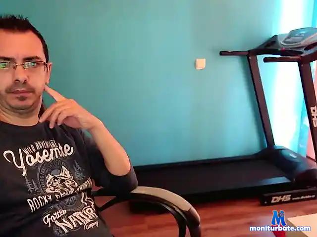 Dan00111 bongacams performer male