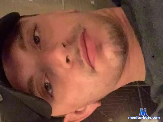 E7b24 bongacams performer male