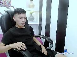 LeoHots18 bongacams live cam performer profile