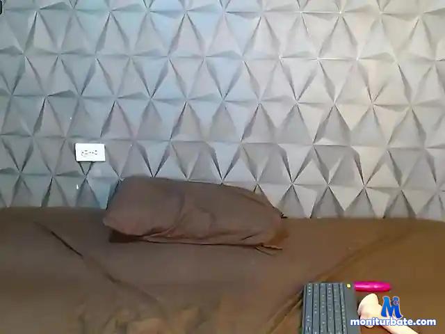 roxy-spicy bongacams performer female