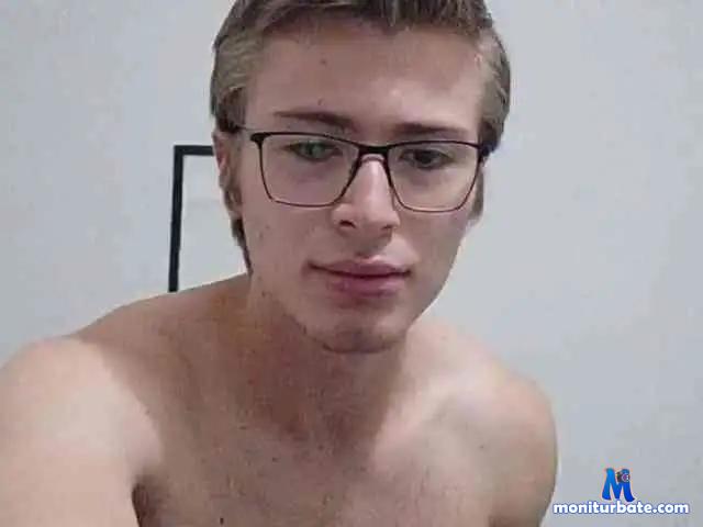 aomn12 bongacams performer male