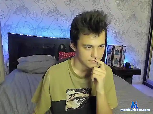 xoxoxoxox12 bongacams performer male