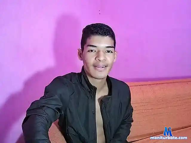 sexylatin05 bongacams performer male