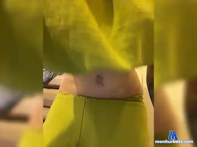 Izvra-mokraya bongacams performer female