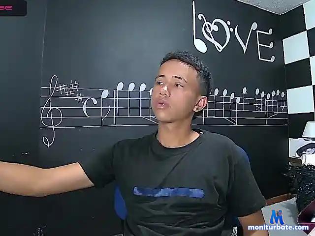 DenverMoans bongacams performer male
