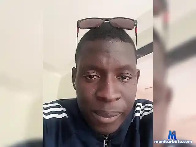 XXXtraa bongacams performer male