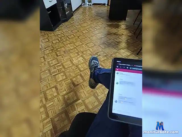 MaxiGum bongacams performer male