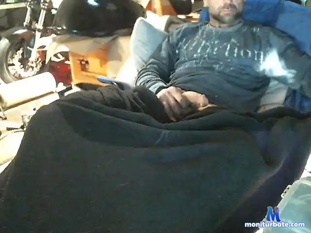 trouble1220 bongacams performer male
