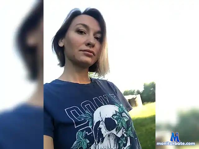 Nataneila bongacams performer female