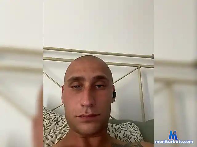 Young2323 bongacams performer male