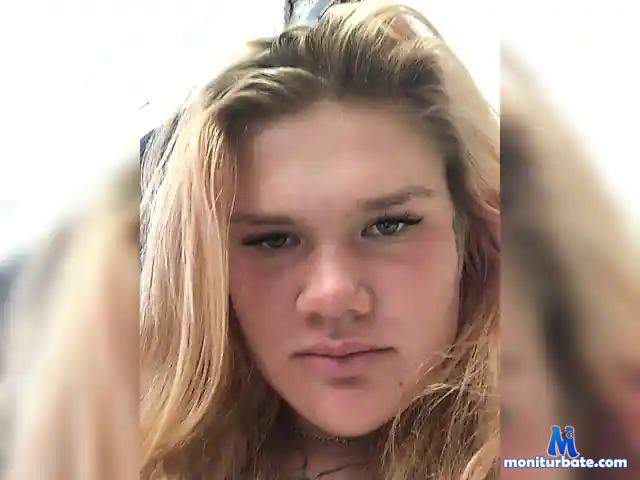Moneybunny22 bongacams performer female
