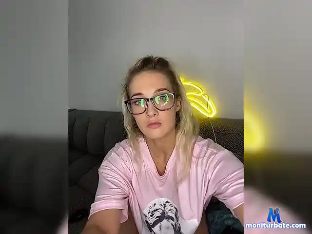 Rutee bongacams performer female