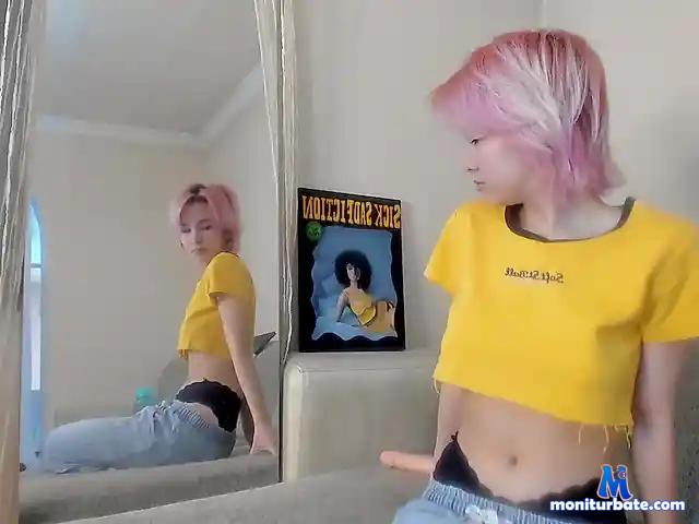 KarinaChan bongacams performer female
