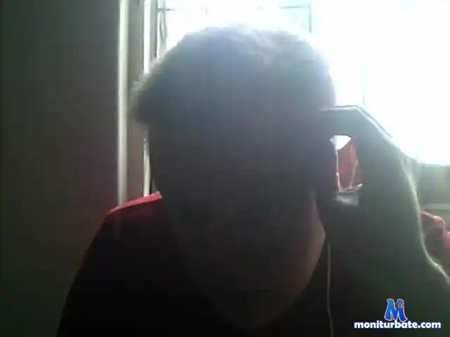 EstrellaApple bongacams performer male