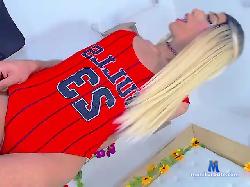 KiaraHott25cm bongacams live cam performer profile