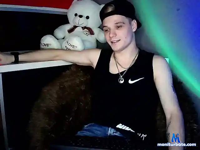RonniLove bongacams performer male