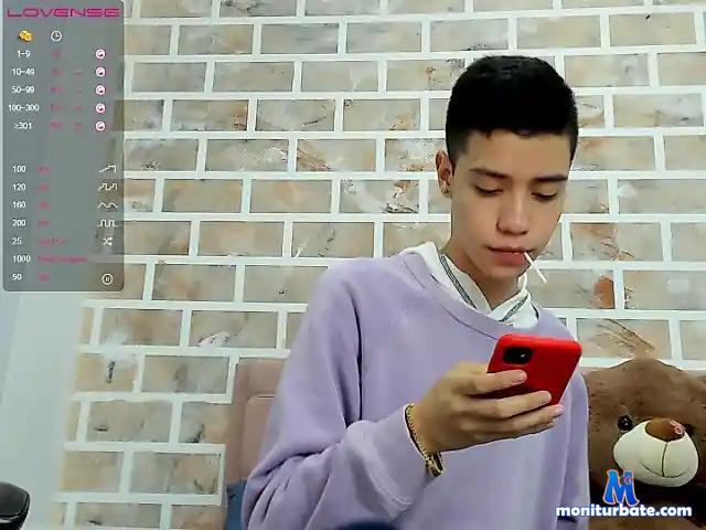 Santi-Velez- bongacams performer male