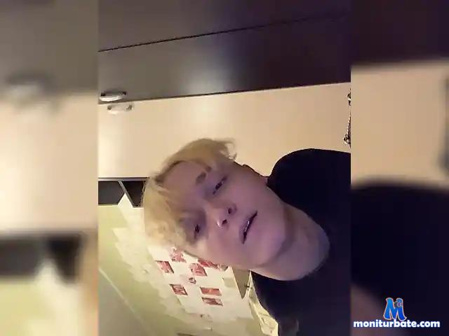 SaturnBaby bongacams performer male