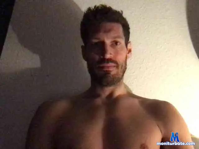 sensualD72 bongacams performer male